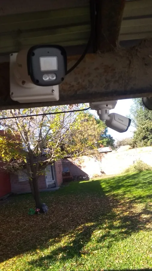 Cámaras de seguridad instaladas en el exterior